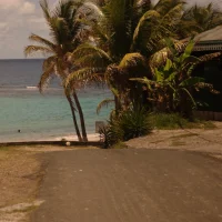 Plage de petite rivère à Baie Mahault